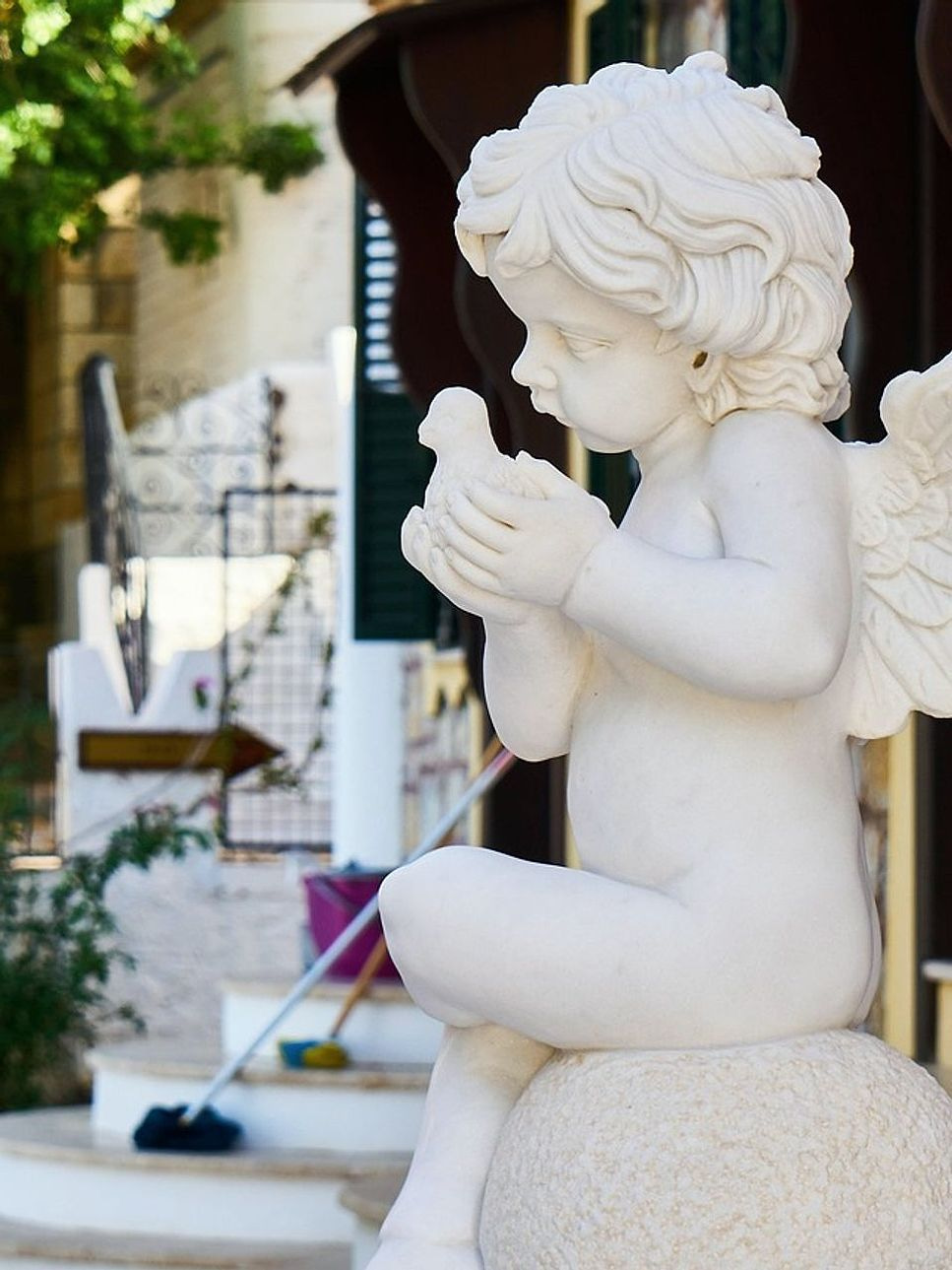 Ustanın mermer heykel üzerinde çalışırken portresi